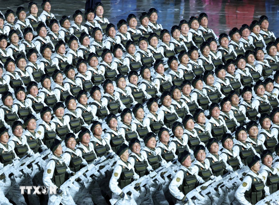 Các lực lượng vũ trang Triều Tiên duyệt binh tại Quảng trường Kim Nhật Thành. (Ảnh: Thống Nhất/TTXVN)