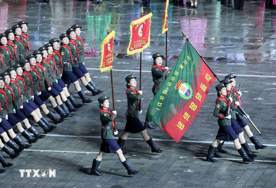 Các lực lượng vũ trang Triều Tiên duyệt binh tại Quảng trường Kim Nhật Thành. (Ảnh: Thống Nhất/TTXVN)