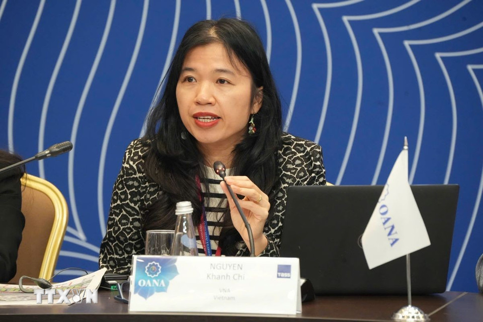 Trưởng Phòng tin Thời sự báo Vietnam News Nguyễn Khánh Chi đọc tham luận tại Đại hội đồng Tổ chức các hãng thông tấn châu Á-Thái Bình Dương (OANA) lần thứ 19. (Ảnh: Quang Vinh/TTXVN)