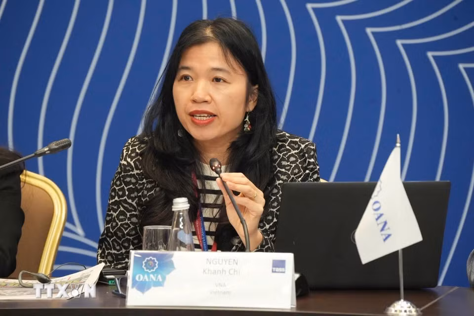 Trưởng Phòng tin Thời sự báo Vietnam News Nguyễn Khánh Chi đọc tham luận tại Đại hội đồng Tổ chức các hãng thông tấn châu Á-Thái Bình Dương (OANA) lần thứ 19. (Ảnh: Quang Vinh/TTXVN)