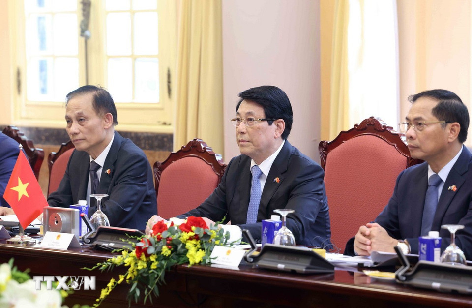 Chủ tịch nước Lương Cường và thành viên đoàn Việt Nam tại cuộc hội đàm với Toàn quyền Australia Sam Mostyn. (Ảnh: Lâm Khánh/TTXVN)