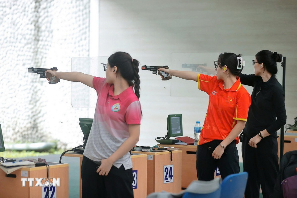 Đội tuyển bắn súng Việt Nam đang tích cực chuẩn bị cho SEA Games 33 năm 2025. (Ảnh: Minh Quyết/TTXVN)