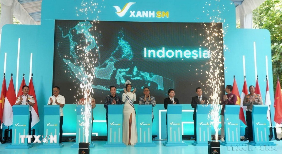 Công ty Cổ phần Di chuyển Xanh và Thông minh (GSM) chính thức ra mắt dịch vụ taxi điện Xanh SM tại Indonesia. Đây là quốc gia thứ ba có sự hiện diện của Xanh SM sau Việt Nam và Lào (18/12/2024). (Ảnh: Đào Trang/TTXVN)