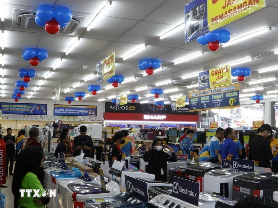 Erablue - chuỗi bán lẻ điện máy của Thế Giới Di Động (Việt Nam) ở Indonesia chính thức khai trương cửa hàng thứ 50 tại "Quốc gia vạn đảo" (Jakarta, 23/1/2024). (Ảnh: Đào Trang/TTXVN)