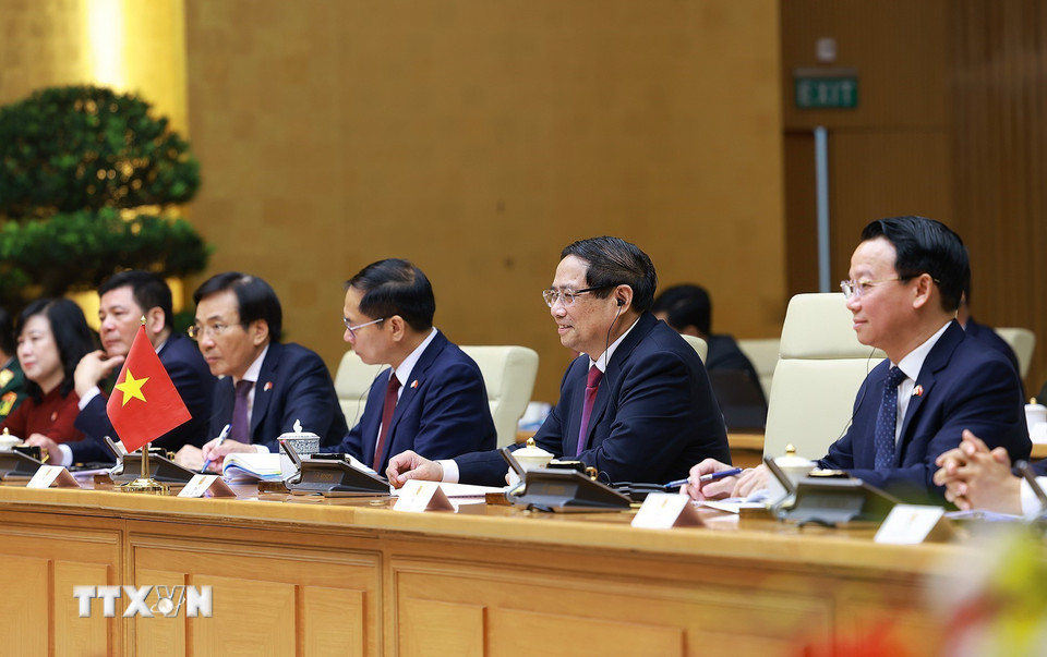 Thủ tướng Phạm Minh Chính và đoàn Việt Nam tại cuộc hội đàm với Thủ tướng Nhật Bản Ishiba Shigeru. (Ảnh: Dương Giang/TTXVN)