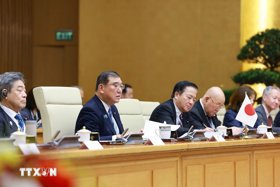 Thủ tướng Ishiba Shigeru và đoàn Nhật Bản tại cuộc hội đàm với Thủ tướng Phạm Minh Chính. (Ảnh: Dương Giang/TTXVN)