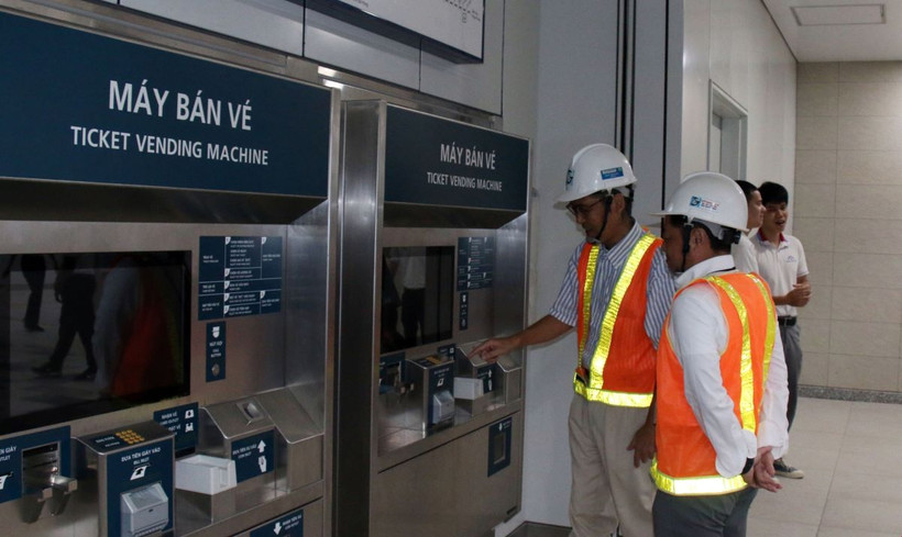 Khu vực máy bán vé tại Nhà ga Ba Son. (Ảnh: Tiến Lực/TTXVN)