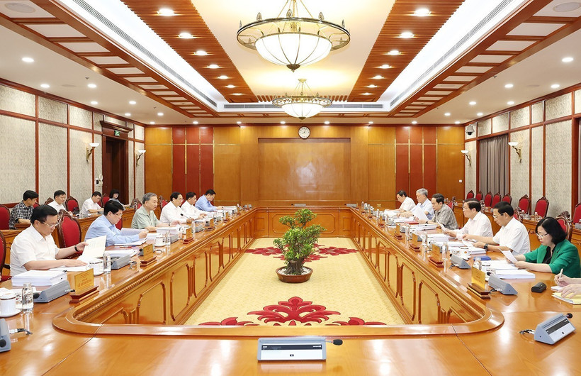 Phiên họp thường kỳ Bộ Chính trị dưới sự chủ trì của Tổng Bí thư, Chủ tịch nước Tô Lâm. (Ảnh: Trí Dũng/TTXVN)