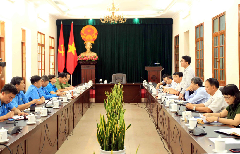 Quang cảnh cuộc làm việc giữa đoàn công tác Tổng Liên đoàn Lao động Việt Nam với lãnh đạo thành phố Hải Phòng. (Ảnh: An Đăng/TTXVN)