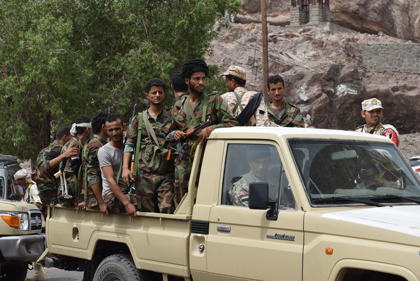 Các lực lượng thuộc Hội đồng chuyển tiếp miền Nam (STC) ở Yemen tuần tra tại thành phố cảng Aden ngày 7/8/2019. (Ảnh: THX/TTXVN)