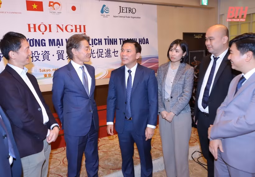 Bí thư Tỉnh ủy Thanh Hóa Đỗ Trọng Hưng trao đổi với các doanh nghiệp, nhà đầu tư Nhật Bản. (Nguồn: Báo Thanh Hóa)