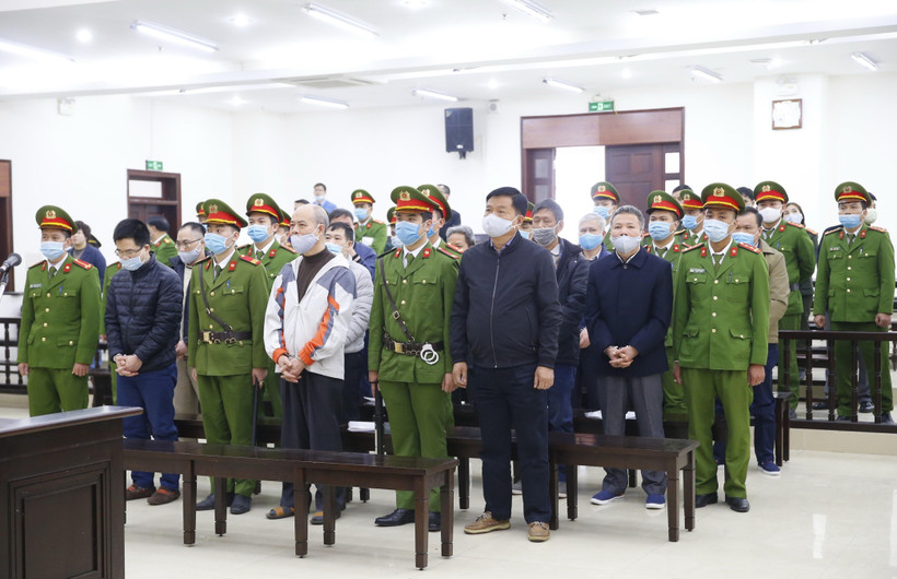Bị cáo Đinh La Thăng, cựu Chủ tịch Hội đồng quản trị Tập đoàn Dầu khí Việt Nam (PVN) và đồng phạm tại phiên tòa. (Ảnh: Doãn Tấn/TTXVN)