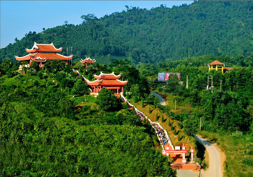 Nhà tưởng niệm Bác Hồ trên đỉnh đèo De thuộc xã Phú Đình, huyện Định Hóa, tỉnh Thái Nguyên. (Ảnh: Trang Thông tin điện tử huyện Đại Từ)