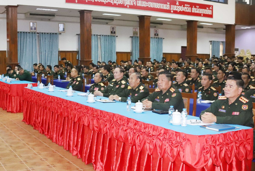 Bộ Quốc phòng Lào tổ chức buổi nói chuyện về ý nghĩa của Ngày Truyền thống Quân tình nguyện và Chuyên gia Việt Nam tại Lào. (Ảnh: Xuân Tú/TTXVN)