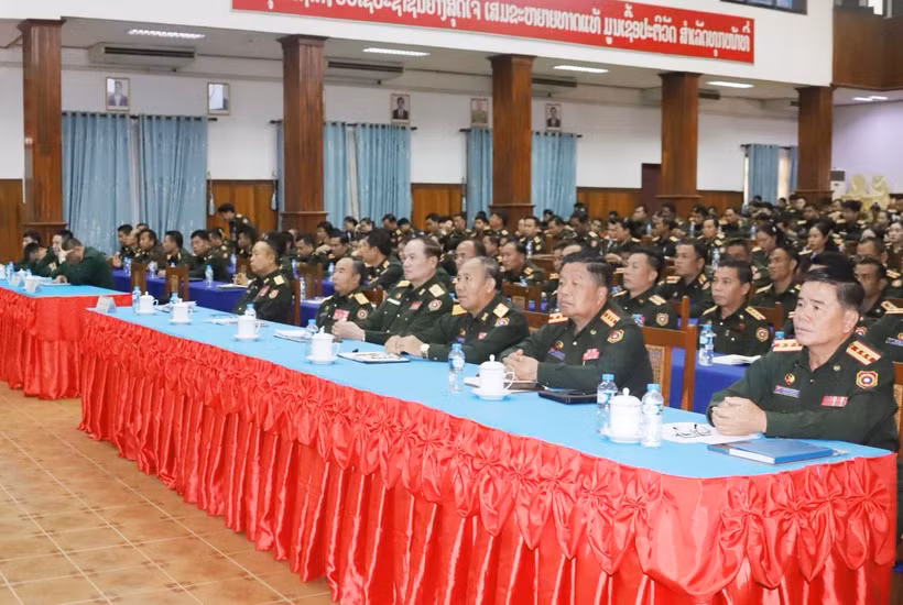 Bộ Quốc phòng Lào tổ chức buổi nói chuyện về ý nghĩa của Ngày Truyền thống Quân tình nguyện và Chuyên gia Việt Nam tại Lào. (Ảnh: Xuân Tú/TTXVN)