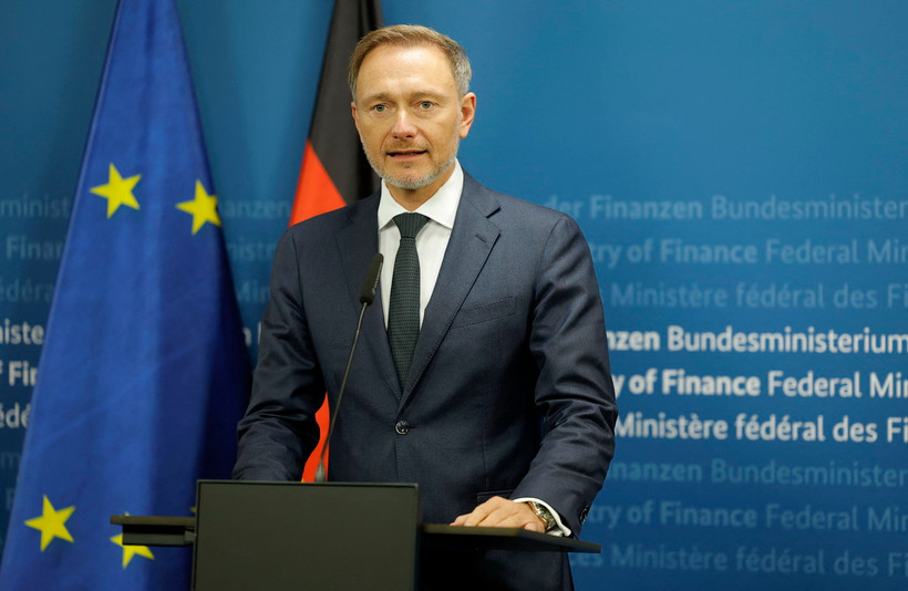 Ông Christian Lindner phát biểu trong một cuộc họp báo ở Berlin. (Ảnh: AFP/TTXVN)