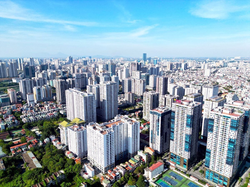 Một phần nguyên nhân diễn biến giá của các cổ phiếu ngành bất động sản giảm sâu là do kết quả kinh doanh của nhóm ngành này thường chậm trong quãng thời gian nửa đầu của năm. (Ảnh: Tuấn Anh/ TTXVN)