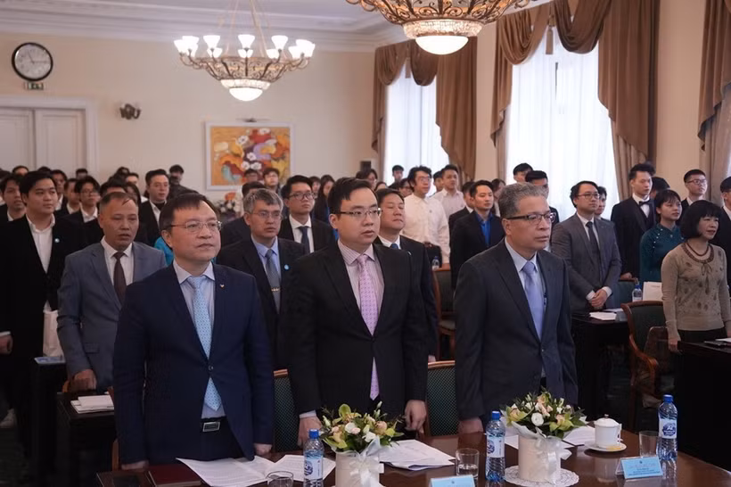 Các đại biểu làm lễ chào cờ tại Đại hội. (Ảnh: TTXVN)