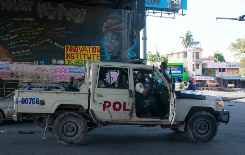 Cảnh sát Haiti gác tại thủ đô Port-au-Prince. (Ảnh: AFP/TTXVN)