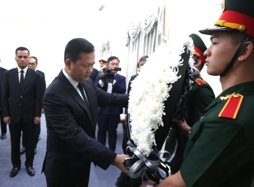 Thủ tướng Vương quốc Campuchia Samdech Thipadei Hun Manet viếng Tổng Bí thư Nguyễn Phú Trọng. (Ảnh: Hoàng Minh/TTXVN)