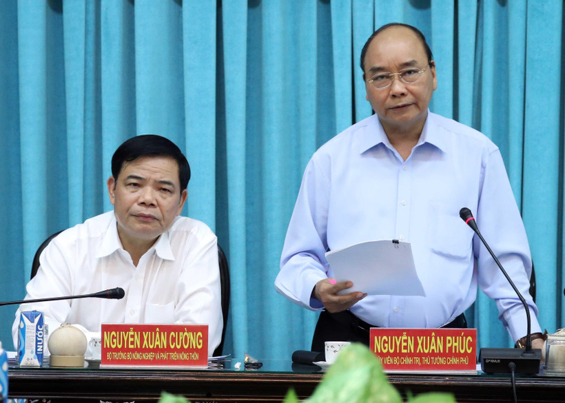 Thủ tướng Nguyễn Xuân Phúc phát biểu tại buổi làm việc với lãnh đạo các tỉnh Đồng bằng sông Cửu Long về hạn hán và xâm nhập mặn. (Ảnh: Thống Nhất/TTXVN)