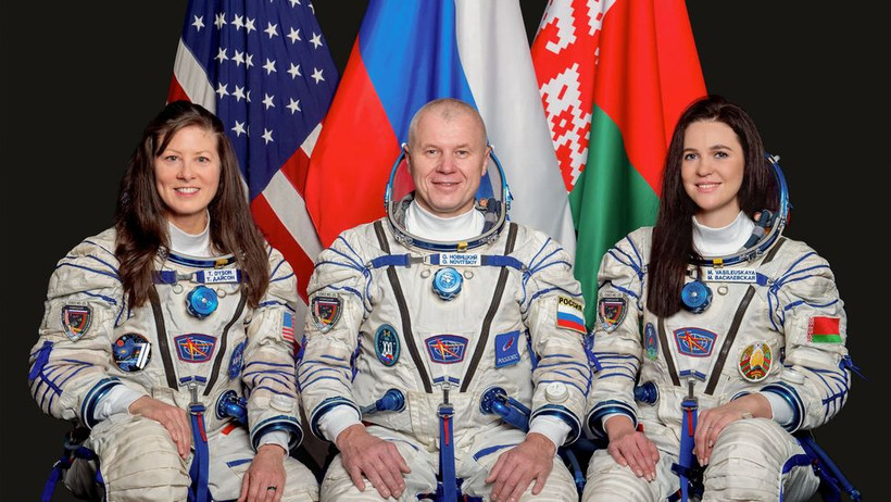 Phi hành gia Tracy Dyson (trái), Oleg Novitsky (giữa) và Marina Vasilevskaya (phải). (Ảnh: Space)