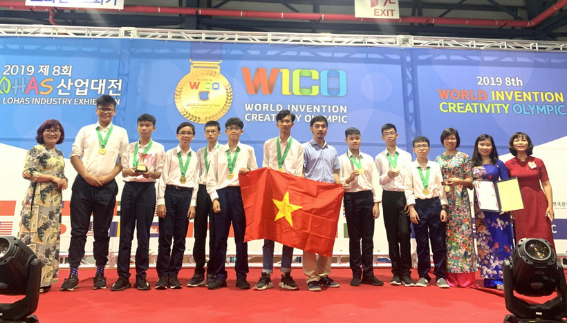 Đoàn học sinh Việt Nam tham dự Cuộc thi Olympic Phát minh và Sáng chế thế giới (WICO) năm 2019. (Ảnh: TTXVN phát)