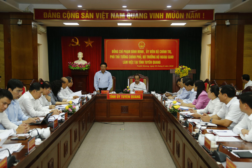  Phó Thủ tướng, Bộ trưởng Bộ Ngoại giao Phạm Bình Minh phát biểu tại buổi làm việc với lãnh đạo tỉnh Tuyên Quang. (Ảnh: Nam Sương/TTXVN)