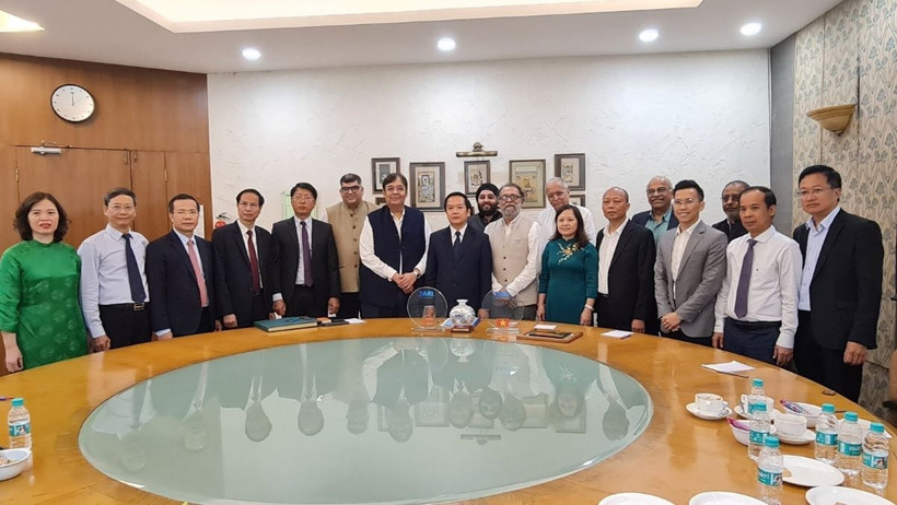 Chủ tịch UBND tỉnh Ninh Bình Phạm Quang Ngọc và đại diện Liên đoàn Du lịch Ấn Độ (TAFI) tại hội nghị. (Ảnh: TTXVN phát)