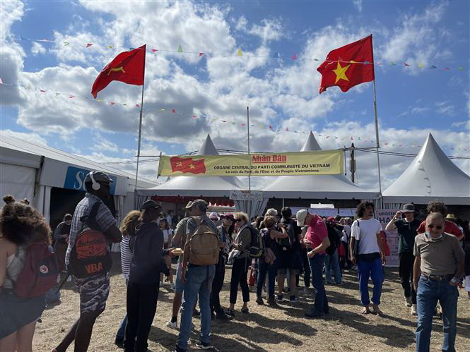 Ấn tượng Việt Nam tại Hội báo Nhân đạo Pháp lần thứ 86