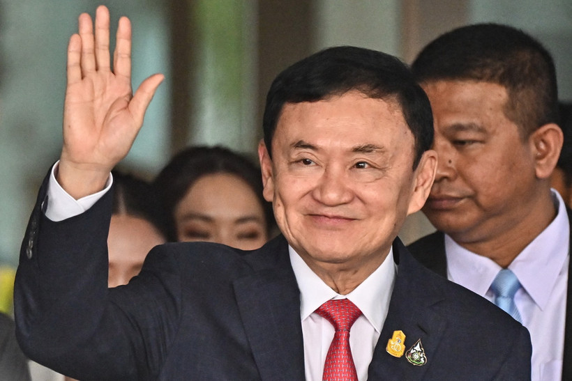 Cựu Thủ tướng Thái Lan Thaksin Shinawatra về nước sau 15 năm lưu vong ngày 22/8/2023. (Ảnh: AFP/TTXVN)