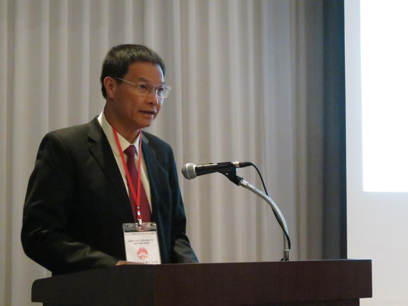 Phó Bí thư thường trực tỉnh kiêm Chủ tịch Hội đồng Nhân dân tỉnh Trần Văn Vinh phát biểu tại Hội thảo. (Ảnh: Mạnh Hùng/Vietnam+)