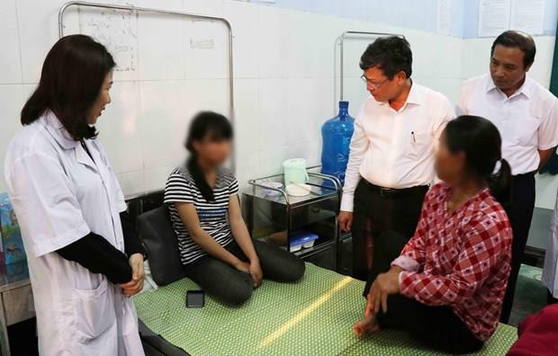 Nữ sinh H.Y được điều trị tại bệnh viện sau khi bị hành hung dã man (Ảnh: TTXVN) 