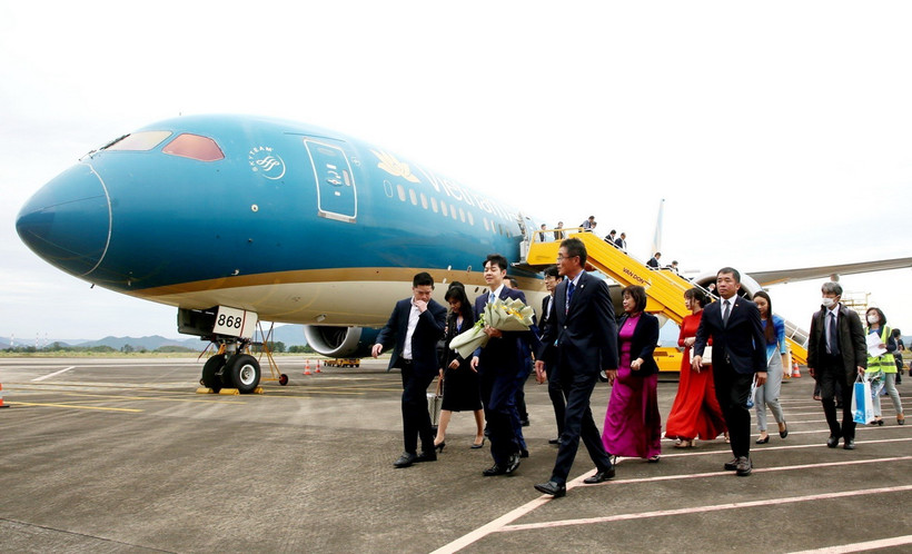 Hành khách tại sân bay quốc tế Vân Đồn. (Ảnh: TTXVN phát)