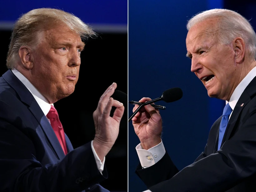 Tổng thống Mỹ Donald Trump (trái) và ứng viên Tổng thống của đảng Dân chủ Joe Biden tại vòng tranh luận trực tiếp cuối cùng ở thành phố Nashville, bang Tennesse. (Ảnh: AFP/TTXVN)