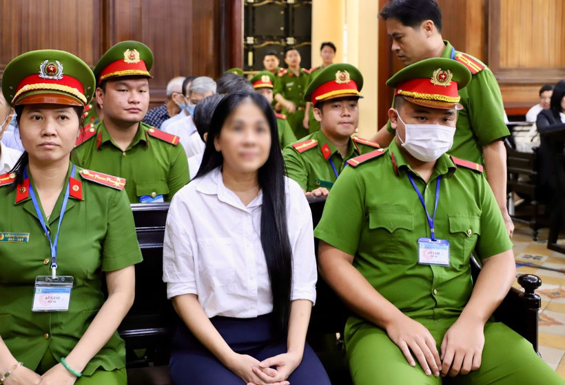 Bị cáo Mai Thị Hồng Hạnh (cựu Chủ tịch Hội đồng Quản trị kiêm Giám đốc Công ty Xuyên Việt Oil) tại phiên toà. (Ảnh: Hồng Giang/TTXVN)