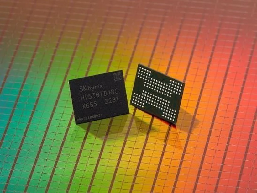 Chip do công ty SK hynix nghiên cứu sản xuất được giới thiệu tại Santa Clara, California, Mỹ. (Ảnh: Yonhap/TTXVN)