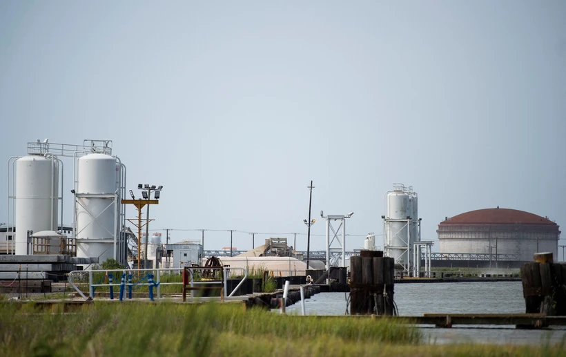 Cơ sở xử lý khí tự nhiên hóa lỏng (LNG) tại bang Louisiana, Mỹ. (Ảnh: AFP/TTXVN)