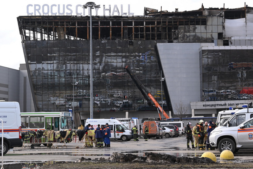 Hiện trường vụ tấn công khủng bố tại nhà hát Crocus City Hall ở Moskva, Nga, ngày 26/3. (Ảnh: AFP/TTXVN)