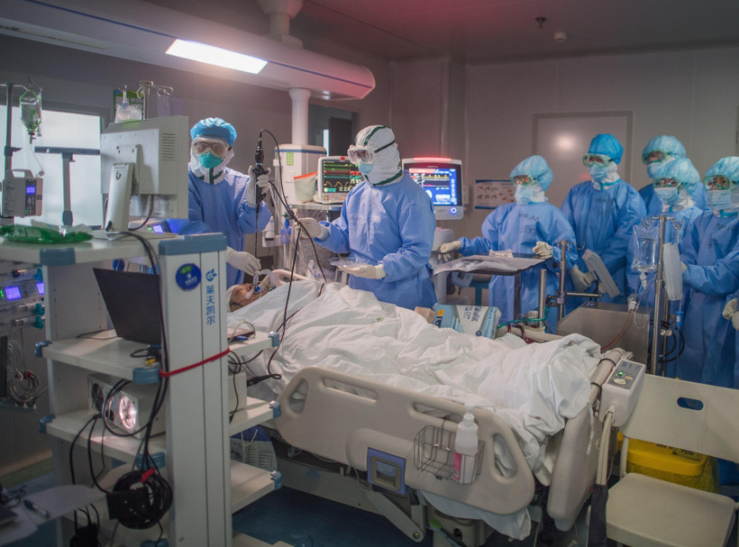 Bệnh nhân nhiễm COVID-19 được điều trị tại bệnh viện ở Vũ Hán, tỉnh Hồ Bắc, Trung Quốc ngày 19/3/2020. (Ảnh: THX/TTXVN)