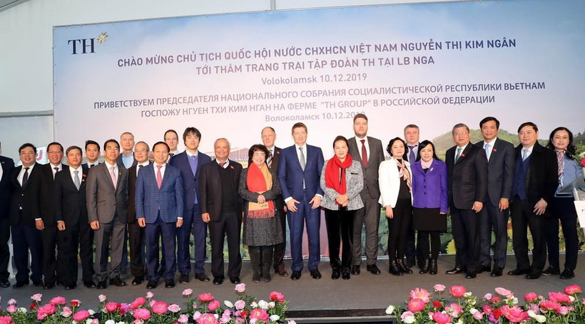 Chủ tịch Quốc hội Nguyễn Thị Kim Ngân với các đại biểu. (Ảnh: Trọng Đức/TTXVN)