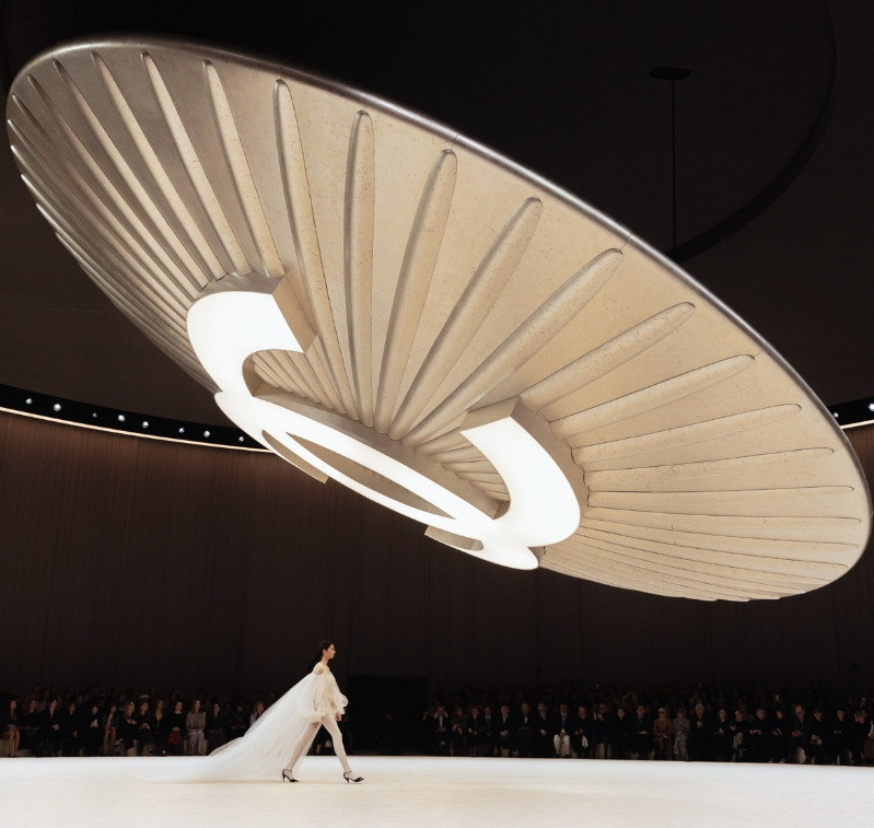 Chanel Haute Couture và vẻ đẹp trong sự không hoàn hảo của thời gian