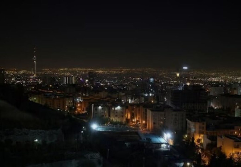 Khung cảnh ở thủ đô Tehran của Iran sau các vụ nổ do cuộc tập kích của Israel rạng sáng 26/10/2024. (Ảnh: THX/TTXVN)