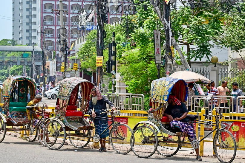 Nắng nóng gay gắt tại Dhaka, Bangladesh. (Ảnh: AFP/TTXVN)