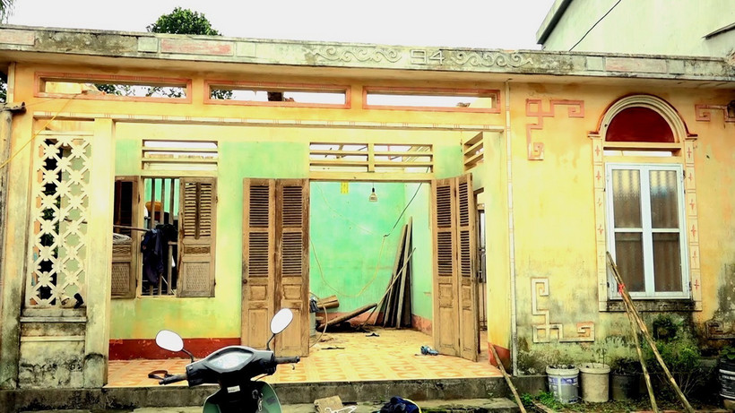 Một nhà dân bị tốc mái. (Ảnh minh họa. TTXVN phát)