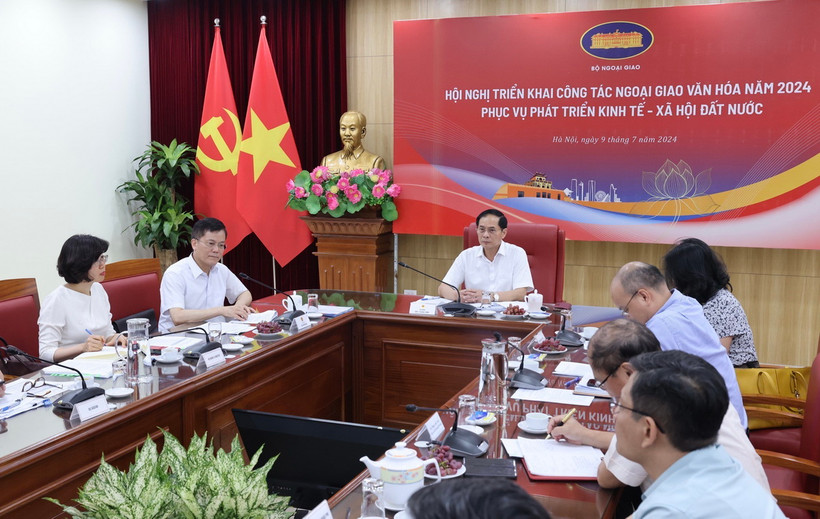 Bộ trưởng Ngoại giao Bùi Thanh Sơn chủ trì hội nghị. (Ảnh: Lâm Khánh/TTXVN)