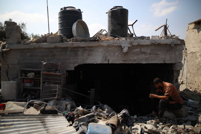 Tòa nhà bị phá hủy sau một cuộc không kích của Israel xuống thị trấn al-Zawaida, Dải Gaza, ngày 7/7/2024. (Ảnh: THX/TTXVN)