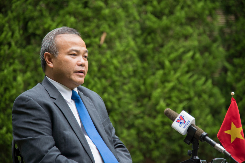 Đại sứ Việt Nam tại Nhật Bản Vũ Hồng Nam trả lời phỏng vấn phóng viên TTXVN. (Ảnh: Thành Hữu/TTXVN)