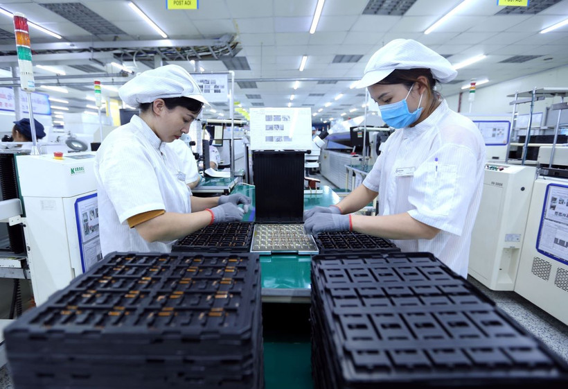 Dây chuyền sản xuất bản mạch điện tử tại Công ty TNHH Nexcon Việt Nam, vốn đầu tư của Hàn Quốc tại Bắc Ninh. (Ảnh: Danh Lam/TTXVN)