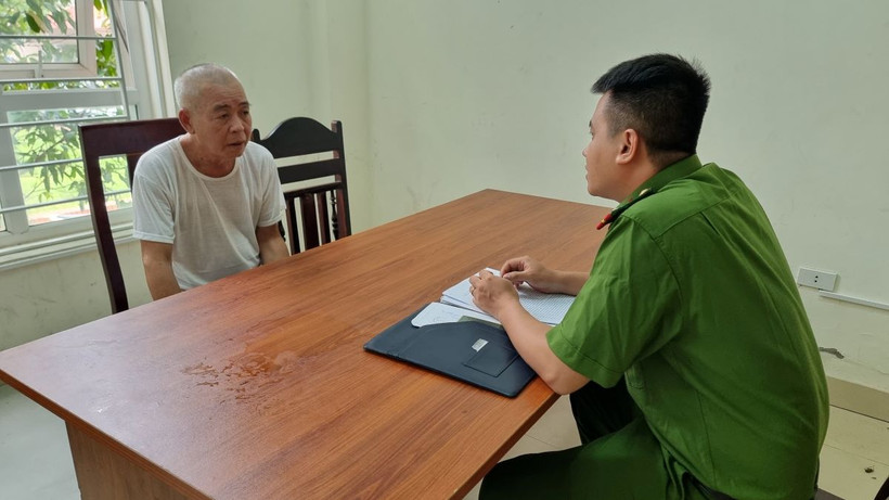 Đối tượng Lương Văn Sỏn tại cơ quan Công an. (Ảnh: TTXVN phát)